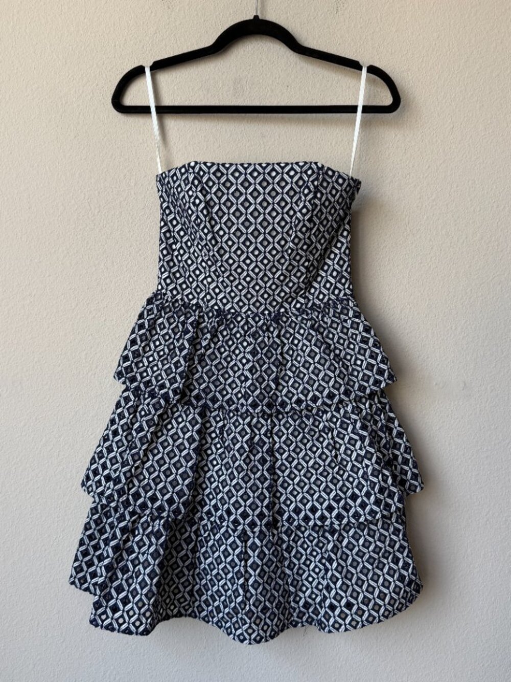 White House Black Market Strapless Tiered Eyelet Dress NWT Size 00 - Picture 2 of 7